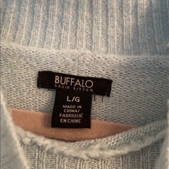 Cute Wintery sweater- almost never worn - Picture 2 of 3